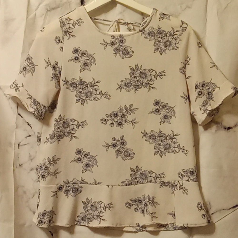 Theoutfit blouse small 🩵🩵🩵🩵